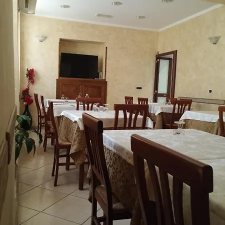 Le Rose Hotell 2*