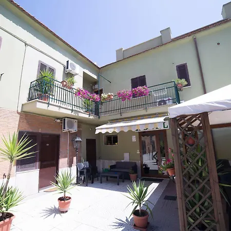 Le Rose Hotel